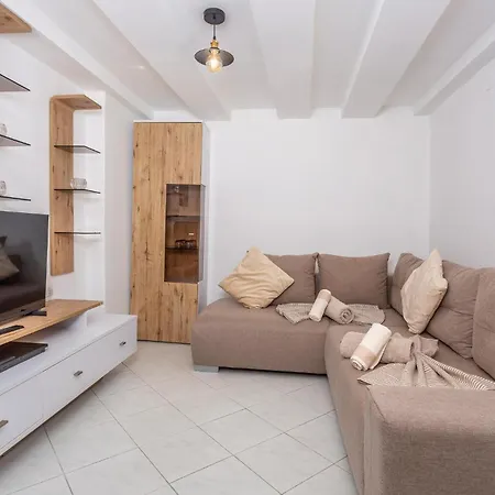 Feriehus Beautiful In With Kitchen Rijeka