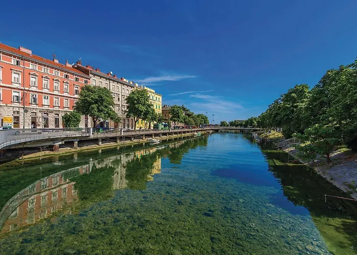 Vakantiehuis Lovely In With Wifi *