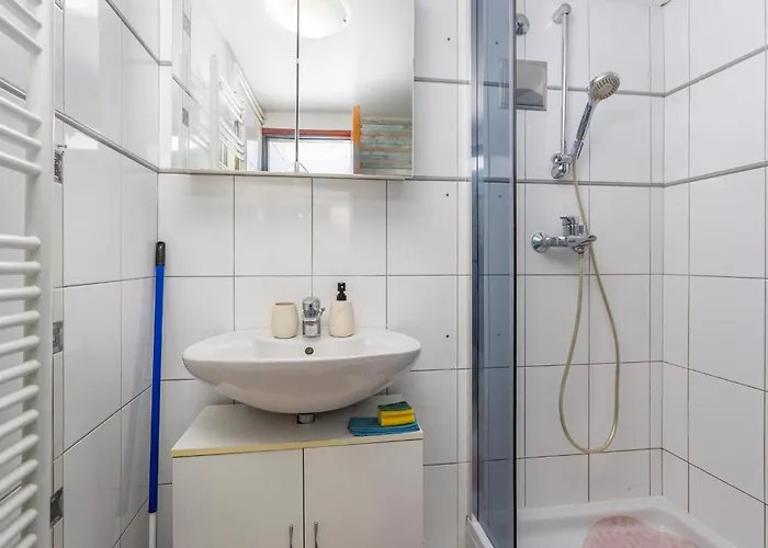 Vakantiehuis Lovely In With Wifi *